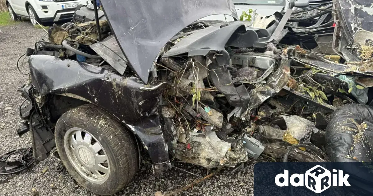 Кадри показват какво е останало от колата превърнала се в