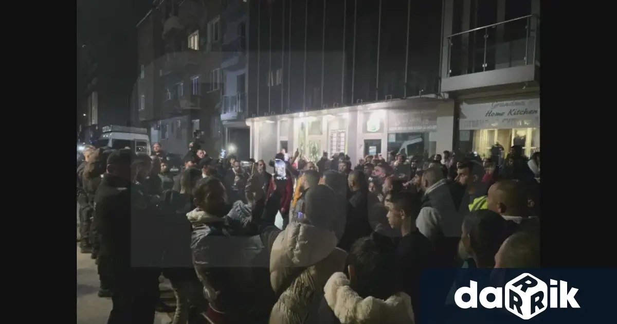 Роднинии близки на момчето което беше намушкано в мол в