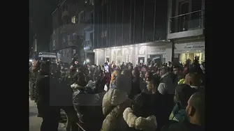 Роднини на момчето, убито в мола, се събраха отново пред СДВР - скандират „Убийци“