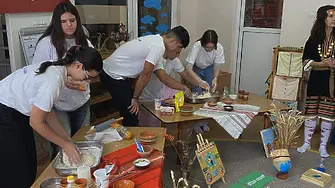 Малчуганите от  врачанската  детска градина "Славейче"  отбелязаха Деня на хляба заедно с гости от Ротари клуб Враца и семеен ресторант