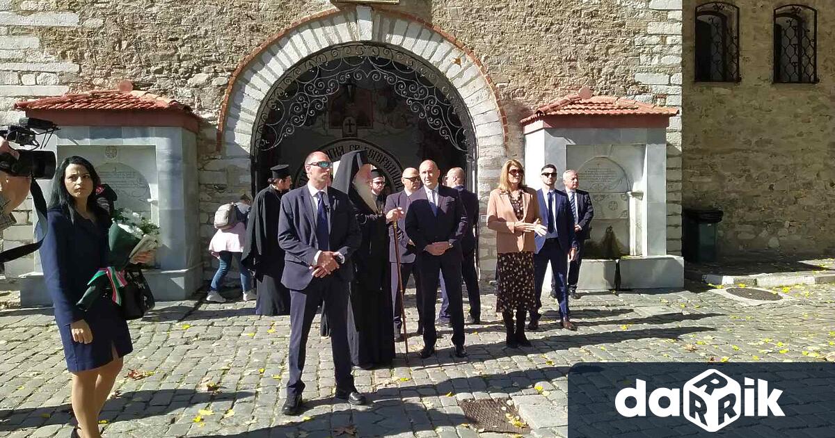 Президентите на България и Унгария посетиха Бачковския манастир На входа на