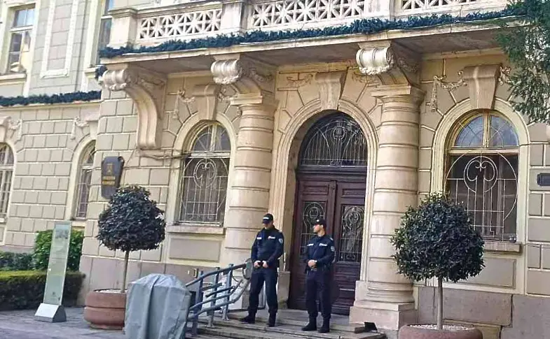 Жандармерия и полиция завардиха сградата на Община Пловдив