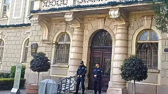Жандармерия и полиция завардиха сградата на Община Пловдив