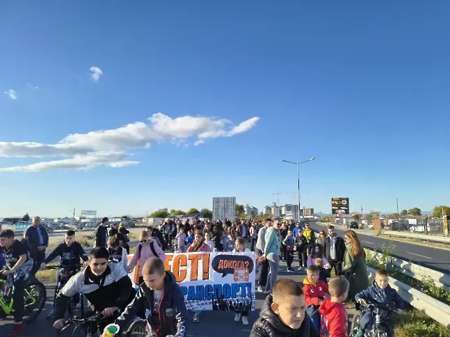 Протестът заради транспортната криза в община Марица влиза в залата на Общинския съвет