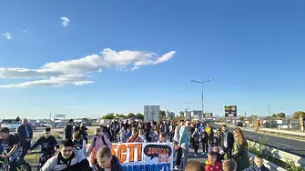Протестът заради транспортната криза в община Марица влиза в залата на Общинския съвет