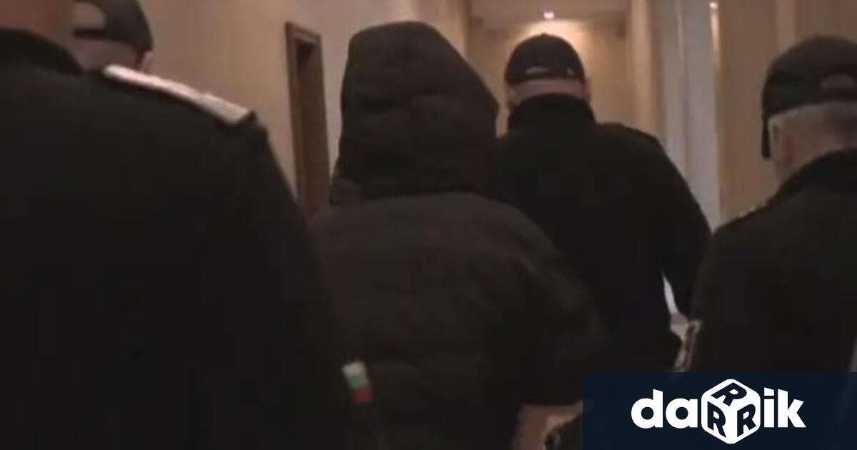 Съдът гледа мярката на 15 годишния обвинен в убийство с нож