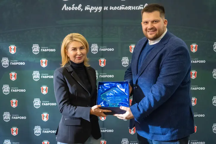 С впечатляваща церемония, светлинно шоу и първи домакински мач бе открито новото осветление на стадион "Христо Ботев" в Габрово