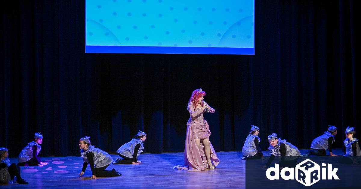 Поп рок певицата Петя Буюклиева превърна сцената на зала Сливен в