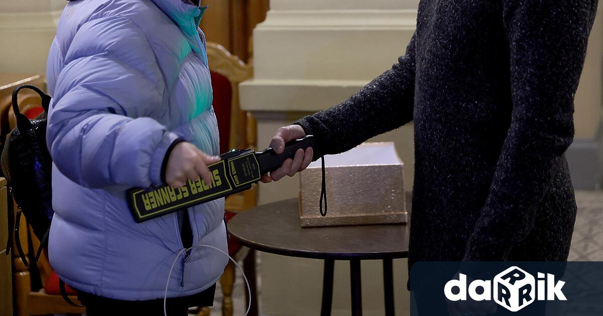 Последното предложение на МВР е да бъдат поставени допълнителни металдетекторни