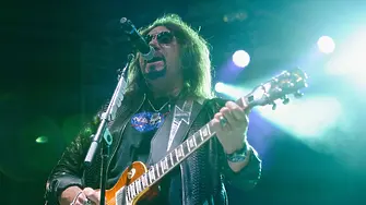 На 74 години почина първият китарист на „Kiss” Ейс Фрели