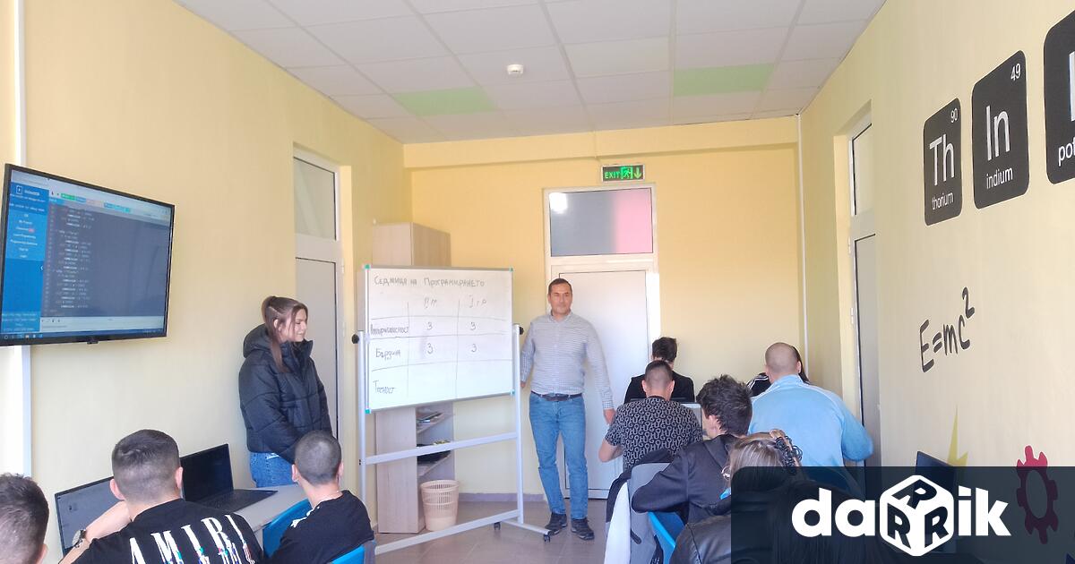 Във връзка със Седмица на програмирането в ДФСГ Интелект се