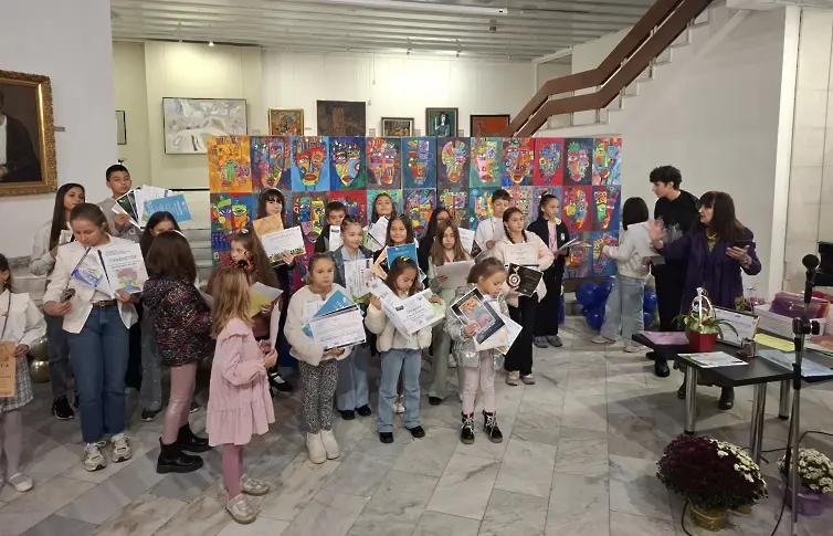 С връчване на над 300 награди плевенската Арт школа „Колорит“ откри новия си творчески сезон