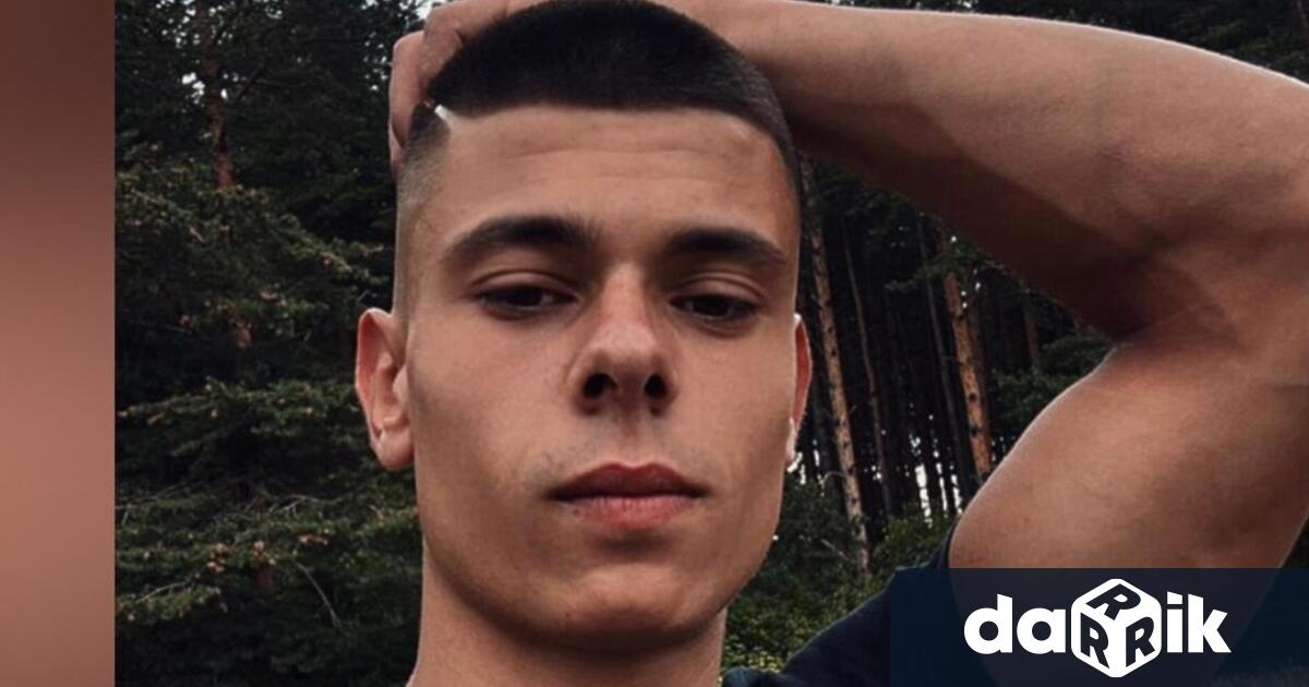 Тъкмозапочнаха да режат колата и се спуснах да помагам Той