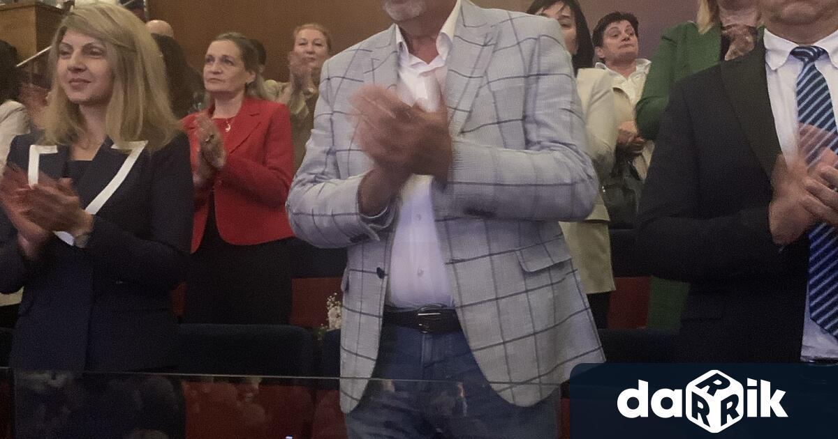 Областният управител Чавдар Божурски бе гост на дипломирането на Випуск