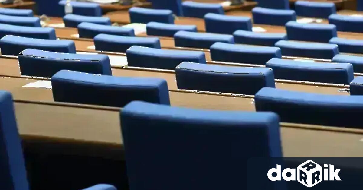 Народните представители поставиха нов антирекорд Днес се регистрираха едва 53 ма