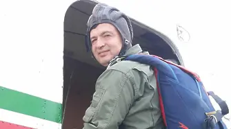 Поздрав от началника на ВВВУ „Георги Бенковски“ бригаден генерал Юлиян Радойски за Деня на парашутиста