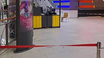 Ужасяващо: Намушкаха тийнейнджър в мол в София!