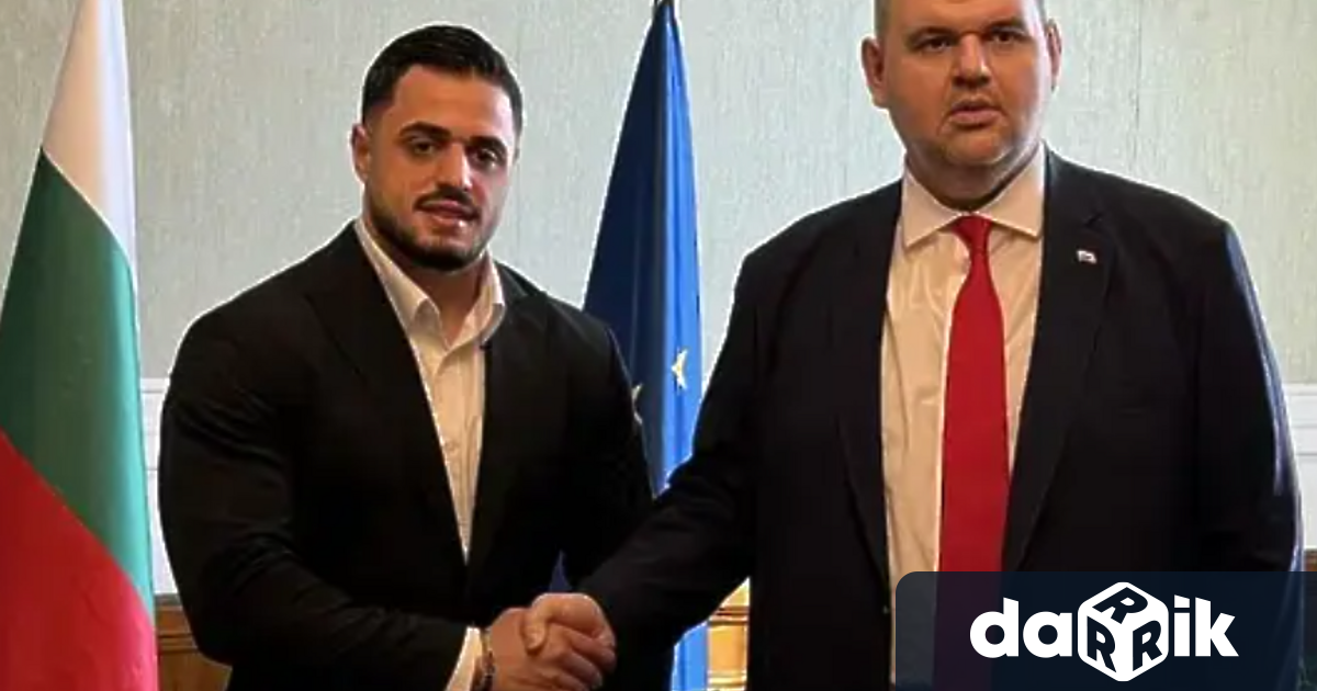 Звездата на България във вдигането на тежести – Карлос Насар