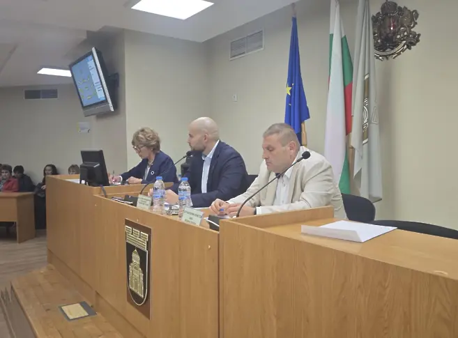 Общинският съвет прие промени в решението си за ползване на учебни стаи от ОУ „Валери Петров“, върнато за ново обсъждане от кмета на Общината