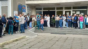 Протестът в защита на досегашния директор на УМБАЛ Пловдив стигна до здравния министър