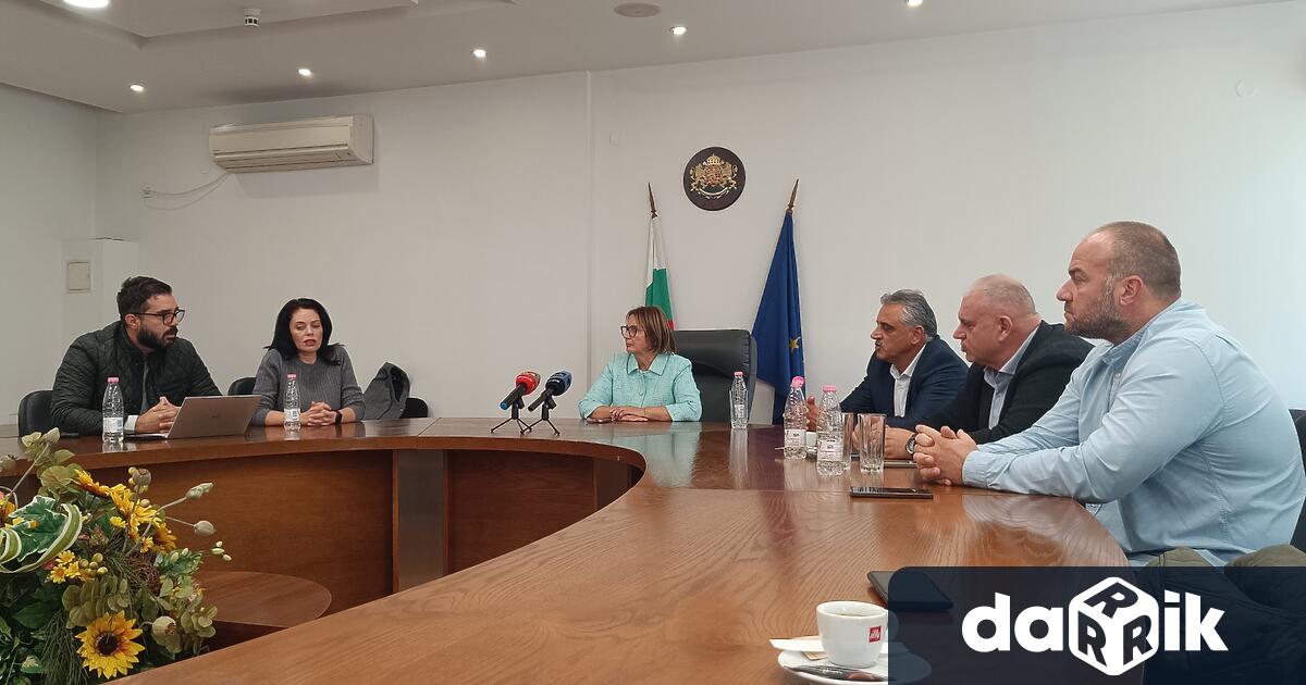 Областният управител на Пловдив проф Христина Янчева тази сутрин свика