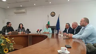 Възстановява се движението на маршрутка № 8 за селата Рогош, Маноле и Скутаре, преговорите за транспорта на Труд продължават утре