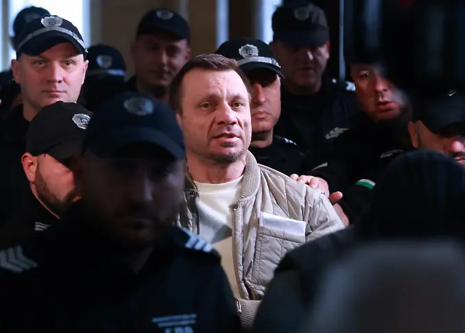 Обвиненият в гей оргия с насилие в съда: Не съм докосвал това момче и ще го докажа!
