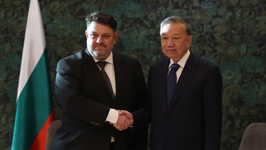 България ще развива отношения с Виетнамската комунистическа партия