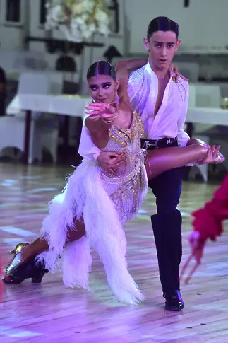  Мила от Бургас и Явор от Плевен доближават до Световното състезание единствено година след първия си общ танц 