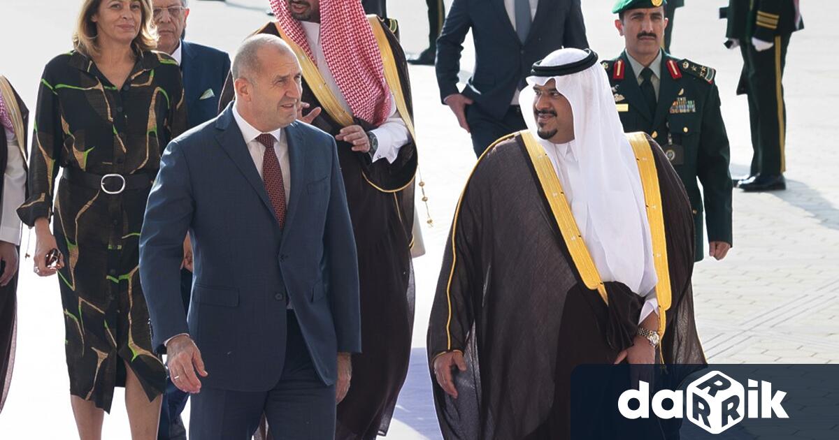 Президентът Румен Радев пристигна напосещениев Кралство Саудитска Арабия придружаван от