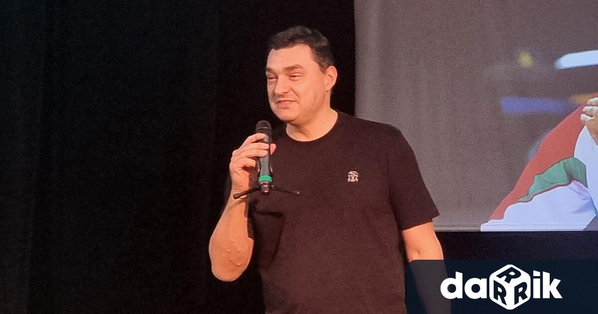 Волейболистът Владимир Николов представи книгата си Високо в Генерал Тошево