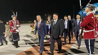 Посрещнахме с държавни почести председателя на Виетнамската комунистическа партия в София