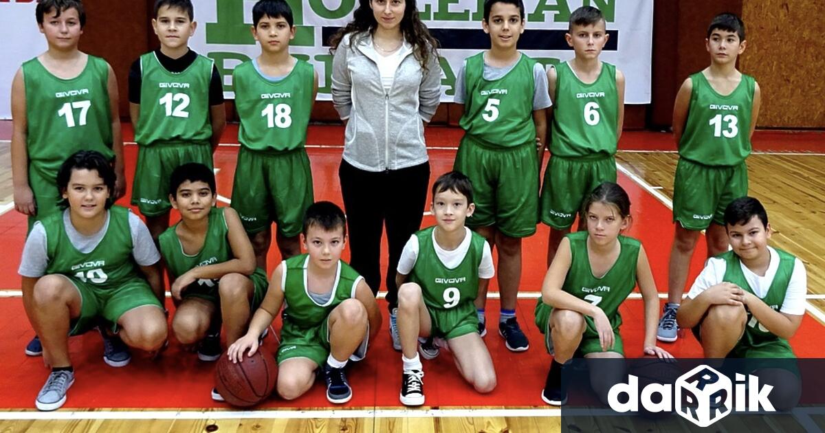 По предложение на кмета д р Иван Иванов общинските съветници одобриха