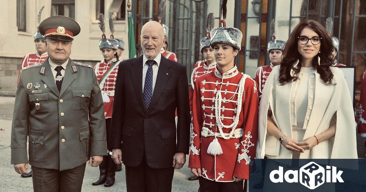 Негово Царско Височество княз Симеон Хасан се присъедини като гвардеец към