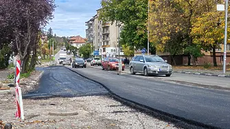 Продължават ремонтните дейности по Е-79 в Мездра