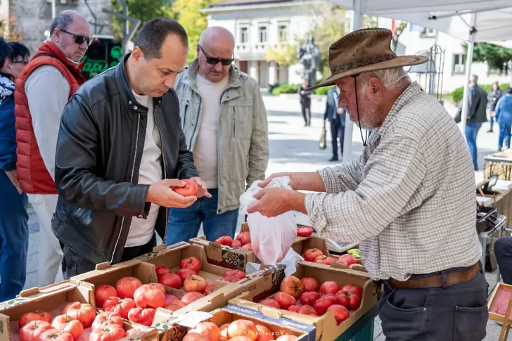 На Фермерски пазар във Враца