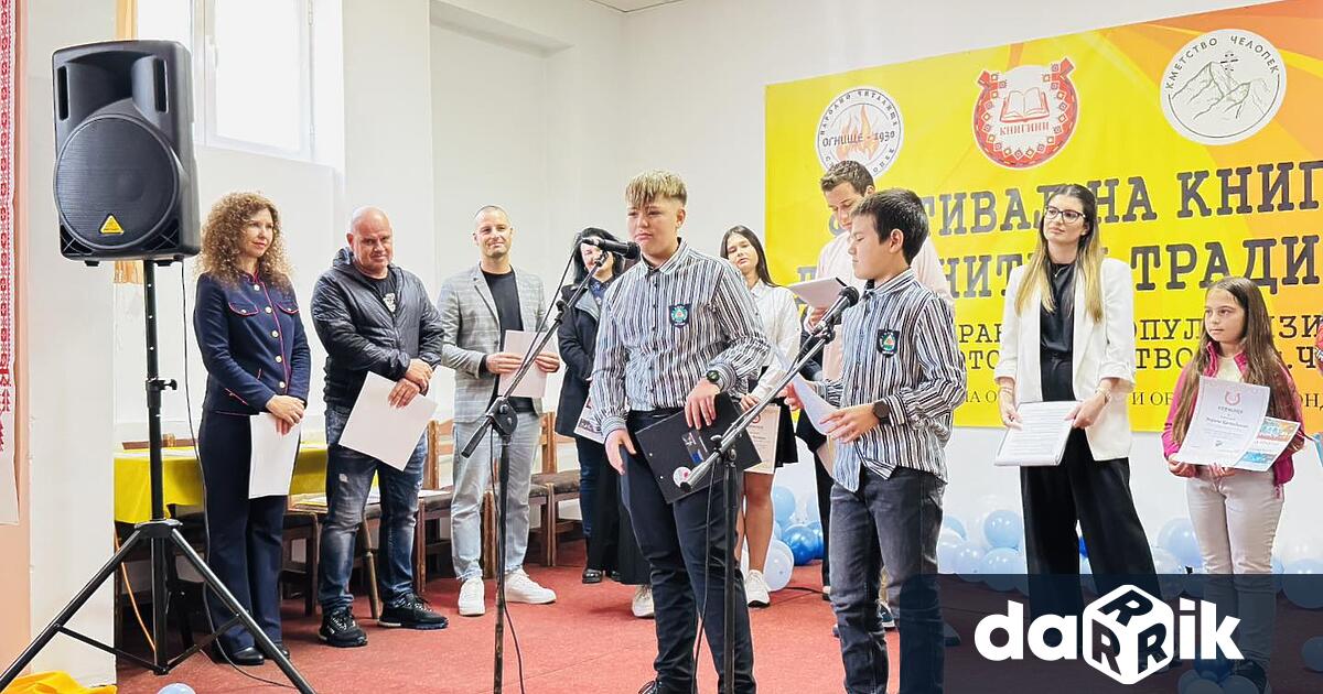 Ученици от Враца и градове в страната преподаватели общественици и