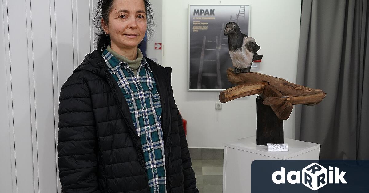 Скулптурата ѝ Хора и свраки впечатли журито на Националното биенале