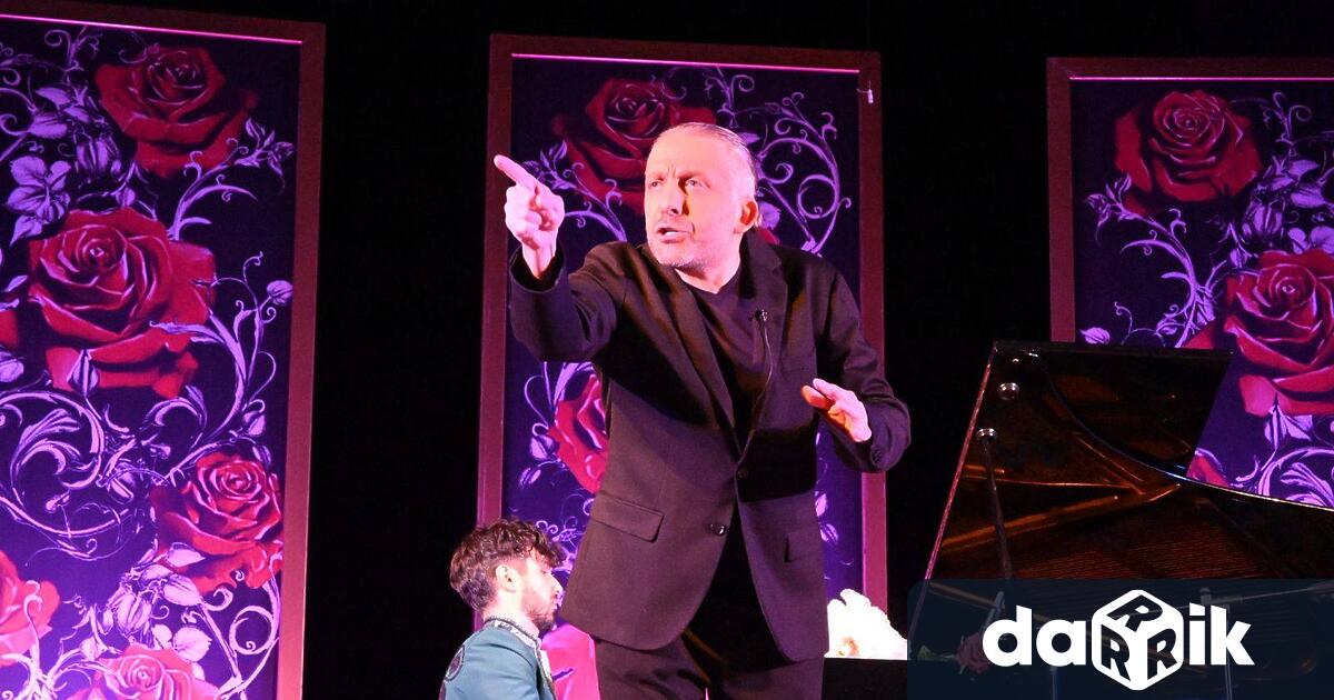 На сцената на Общински драматичен театър Владимир Трандафилов се срещнаха