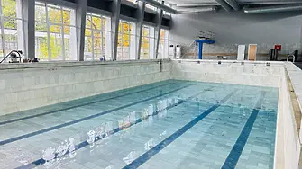 Започна пълненето на покрития плувен басейн във Враца