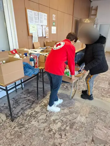 Продължава раздаването на хранителни и хигиенни пакети по Програма „Храни и основно материално подпомагане“