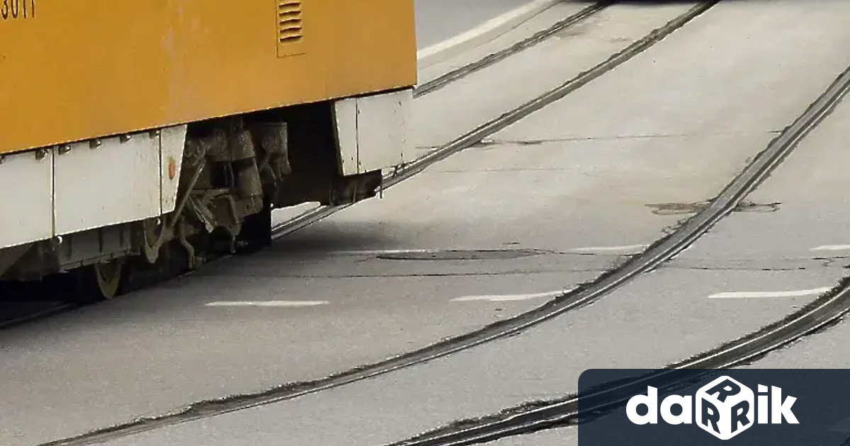 Трамвай потегли сам от депото и удари друга мотриса и