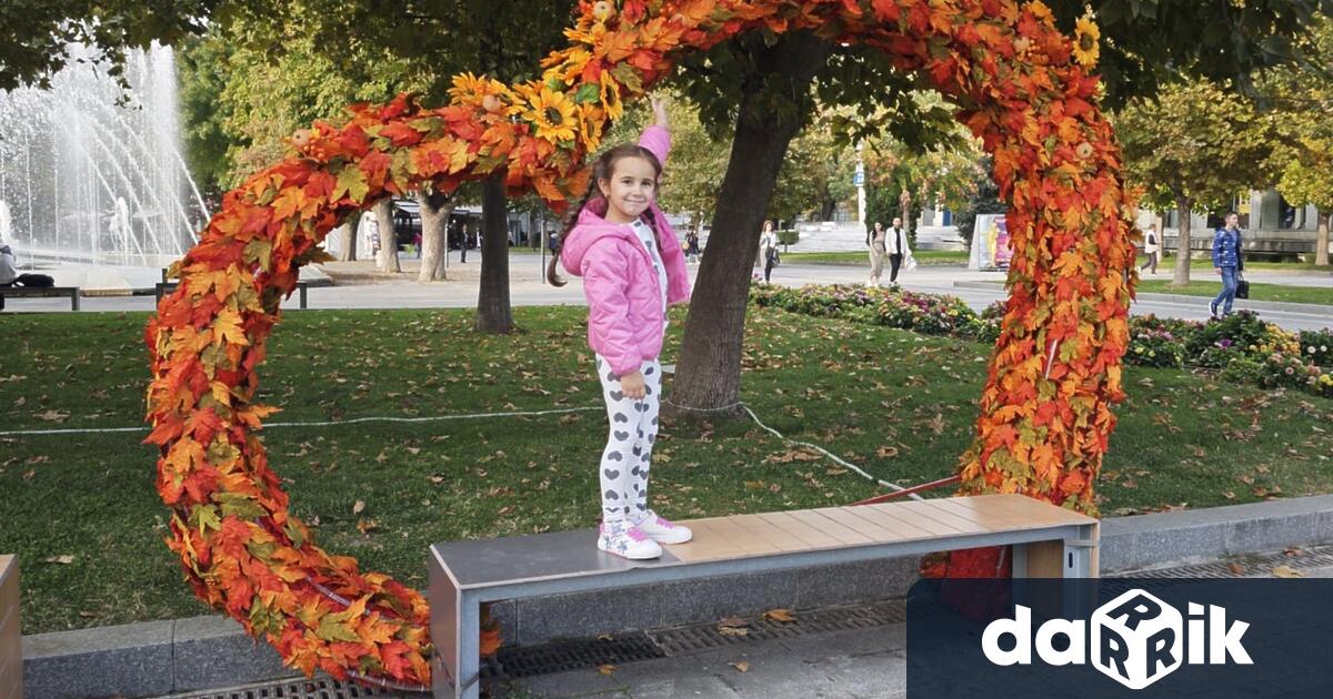 Красивите тонове на есента в слънчевите дни на октомври радват