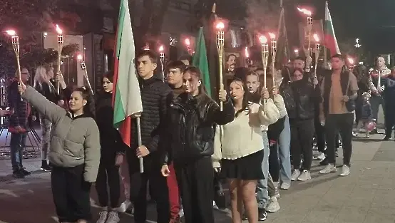 Факелно шествие по повод Деня на народните будители - 1 ноември организира Средношколското общежитие