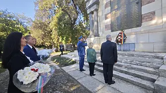 С поднасяне на цветя пред паметници в Плевен, Гривица и Пордим бе почетен Денят на Румънската армия