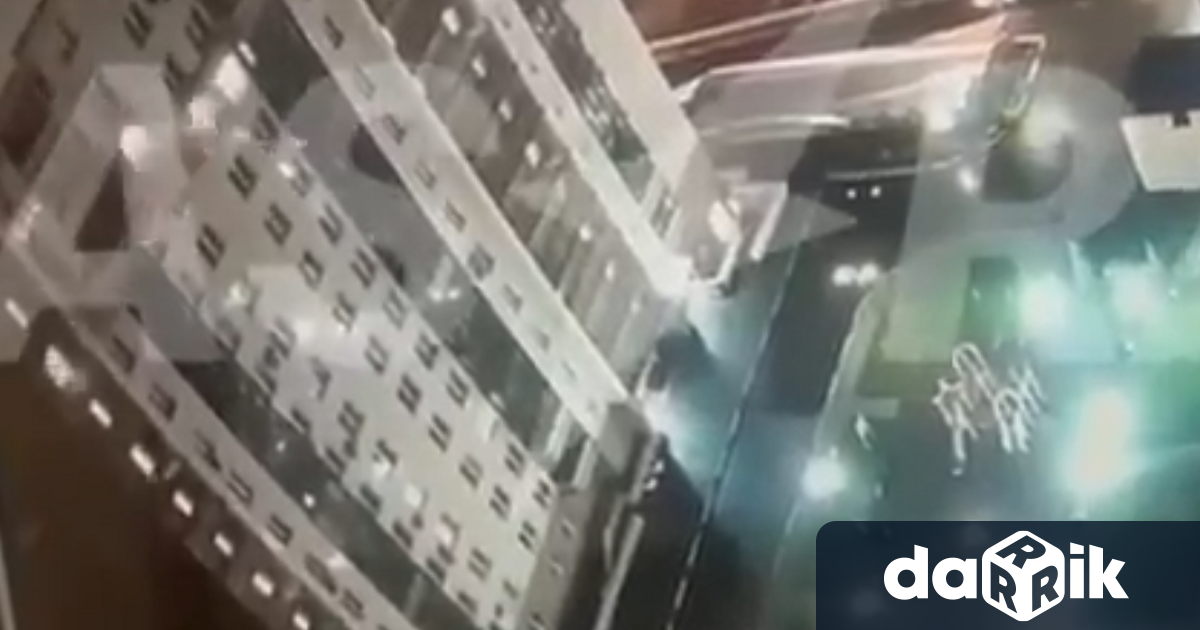 Видео показва момента в който дрон удря сграда в руския