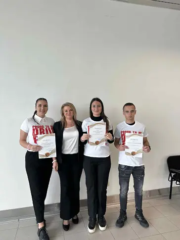 Ученици от Плевен участваха в инициативата Red Ribbon на Летище София