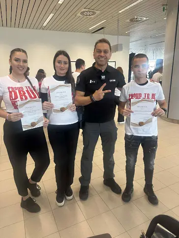 Ученици от Плевен участваха в инициативата Red Ribbon на Летище София