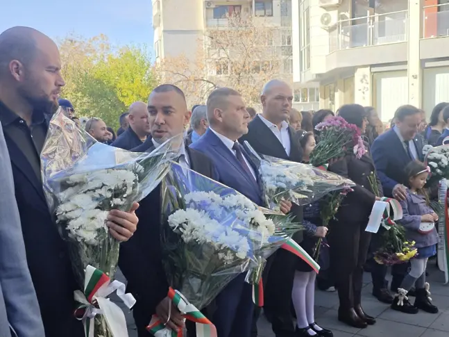  С обред пред паметника на Иван Вазов Плевен означи Деня на националните будители 