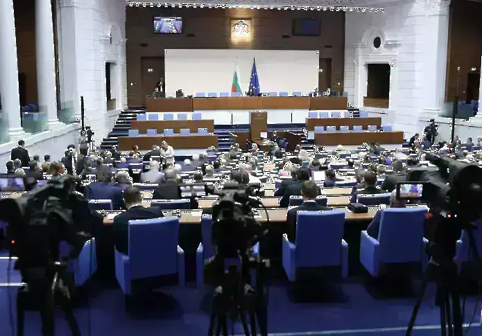 Бойко Борисов се подписа под искането за оставката на шефа на КПК Антон Славчев